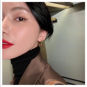 anchoo U hoops earrings